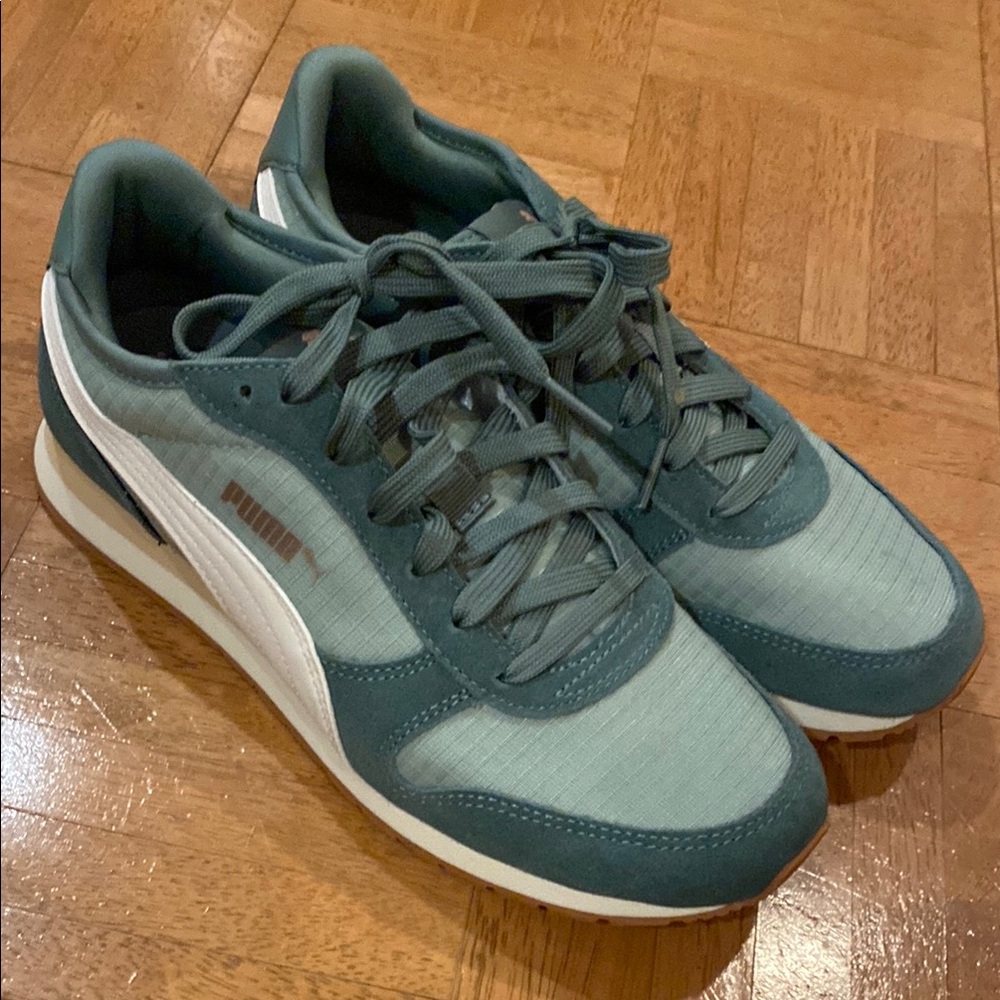 Puma Green Retro Sneakers Low-Top Design